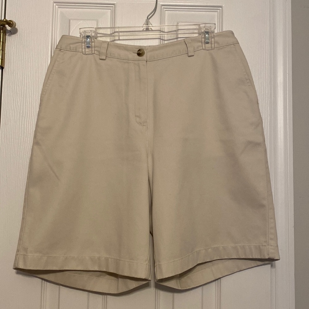 LLBean Khaki Shorts Size 10 Classic Fit Curvy